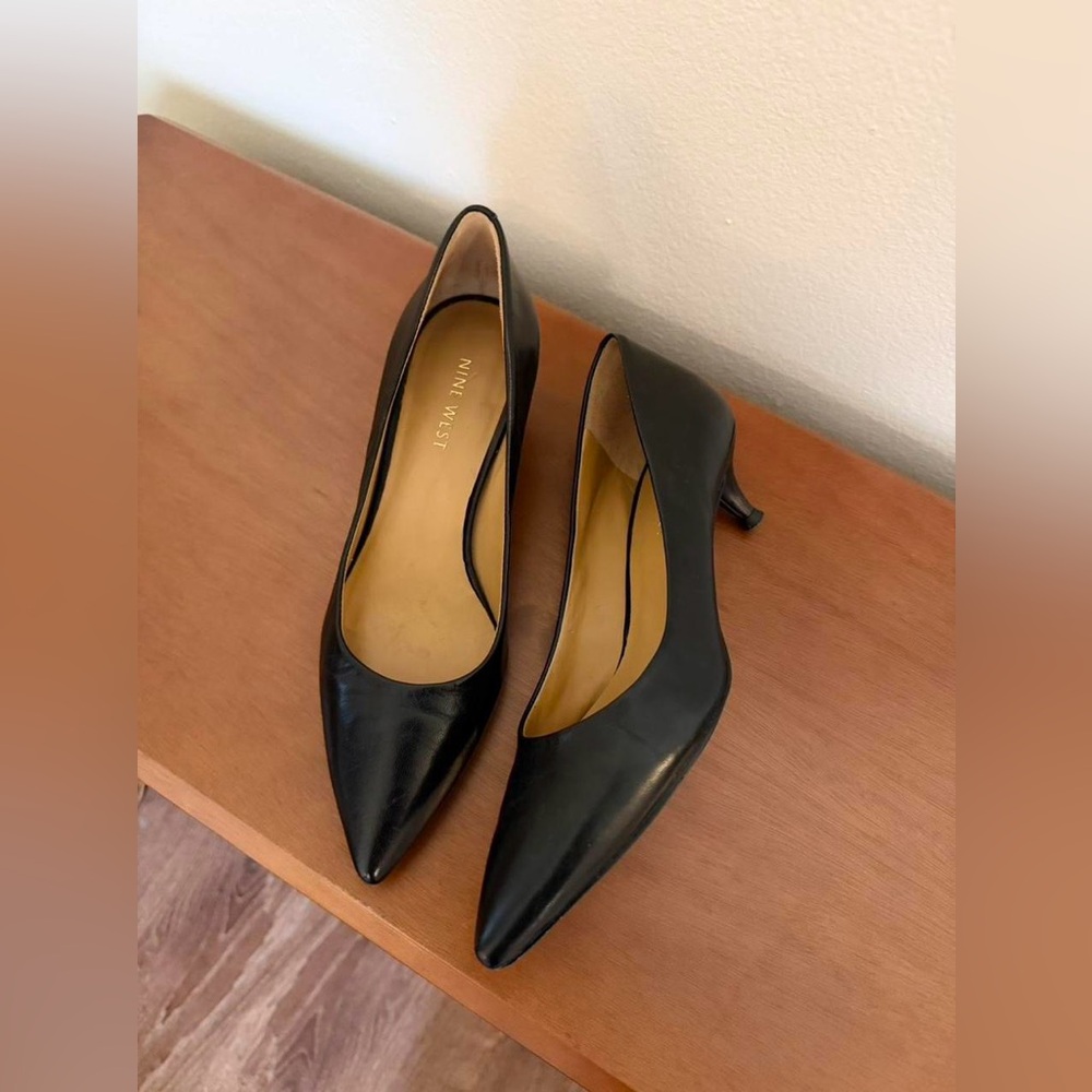 Nine West Black Leather Pointed Toe Kitten Heels